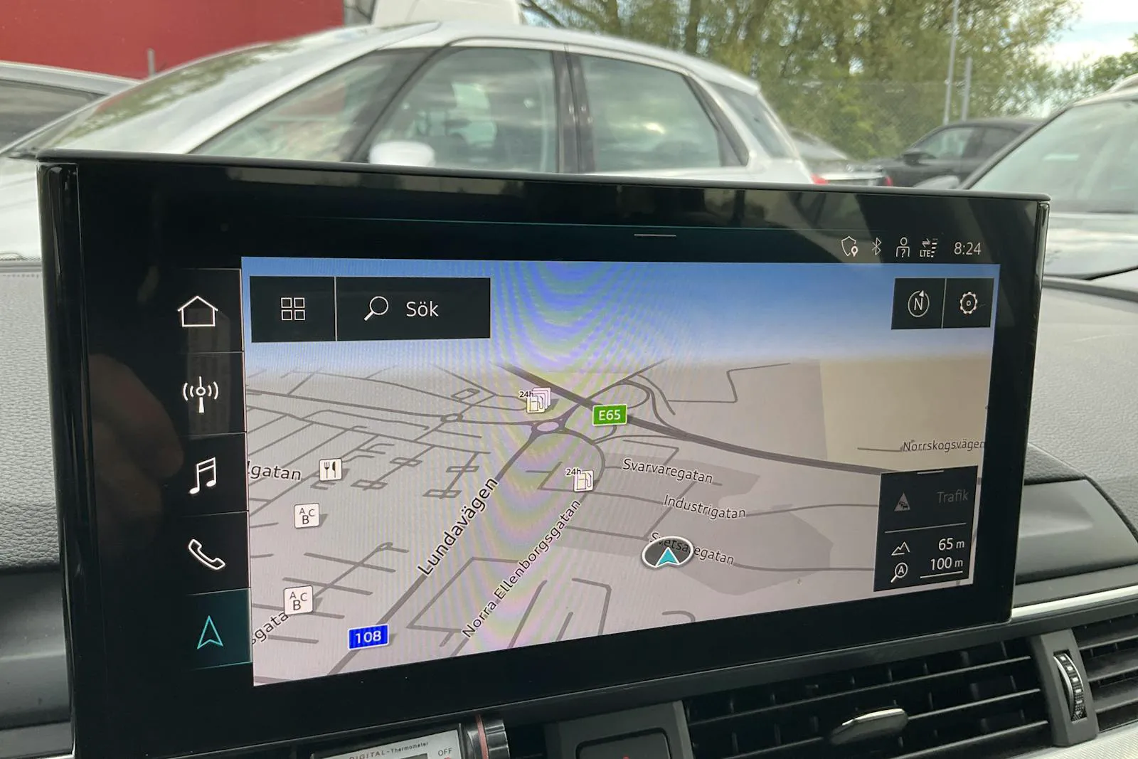 Vehicle image 10