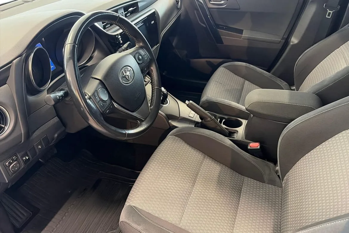 Vehicle image 11