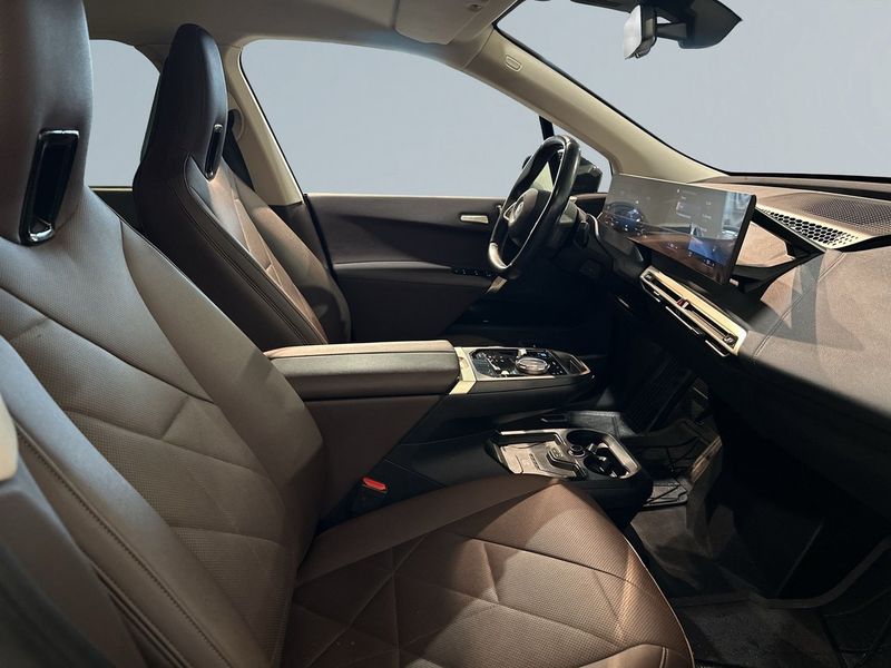 BMW iX bild 10