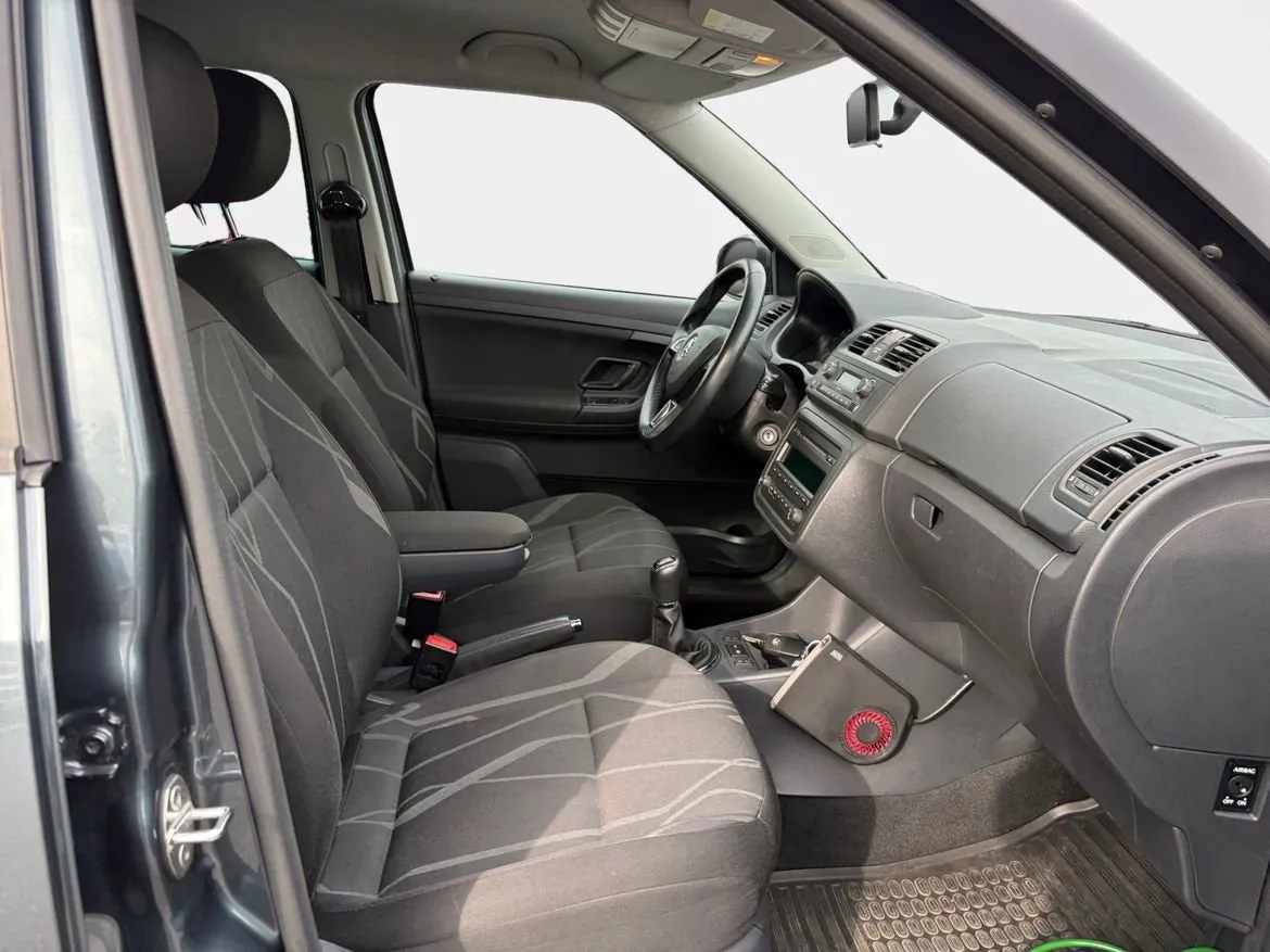 Vehicle image 13