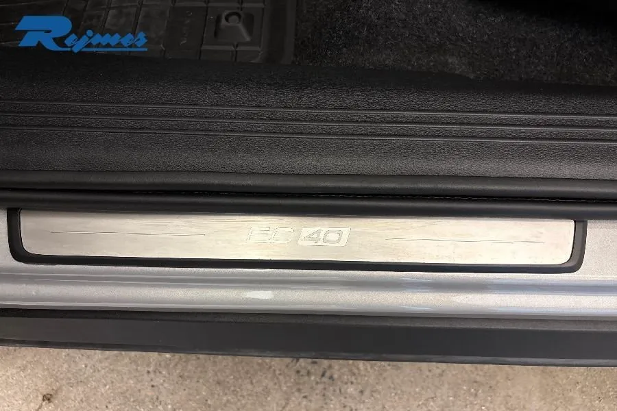 Vehicle image 20