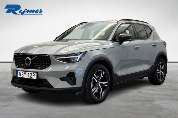 Volvo XC40 B3 FWD Bensin Plus Dark / Drag / 360 Kamera - 2025