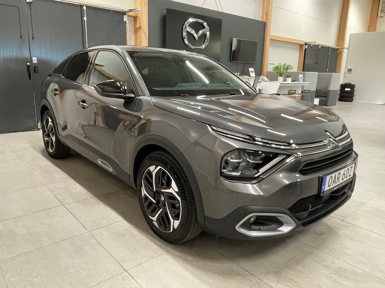Vehicle image 4