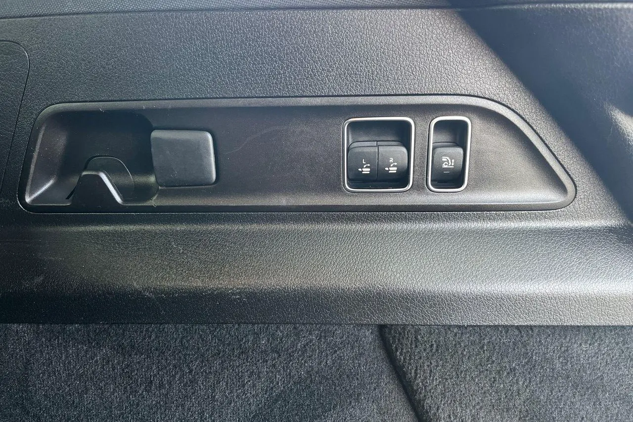 Vehicle image 34