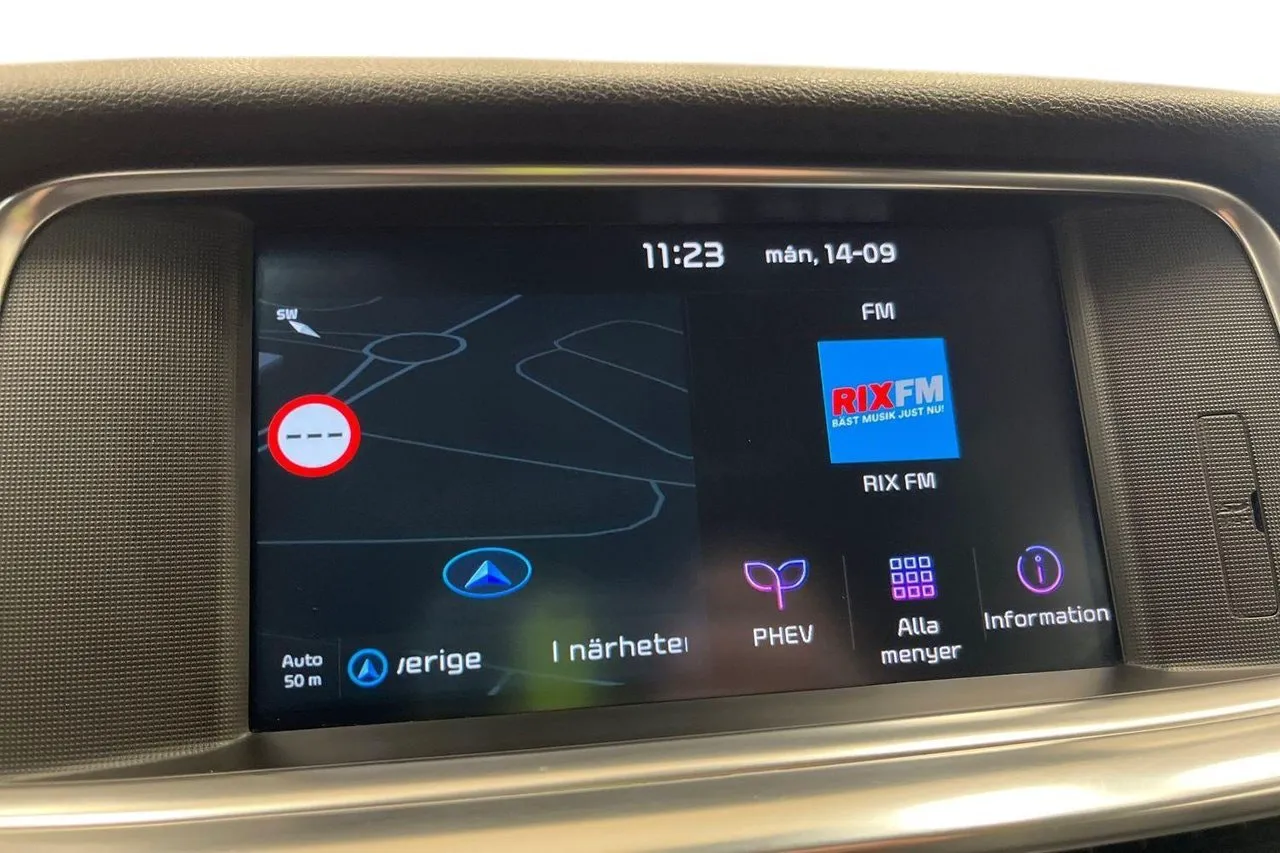 Vehicle image 18