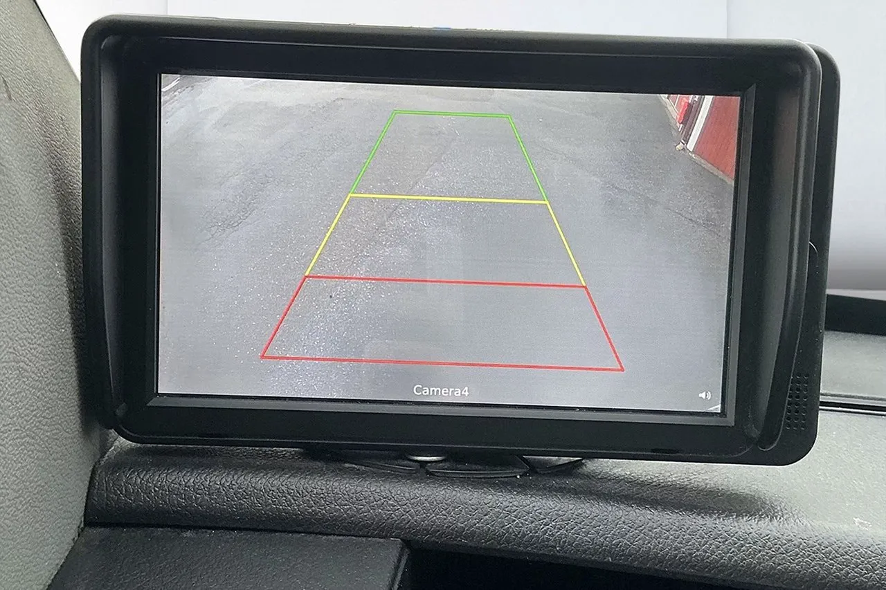 Vehicle image 6