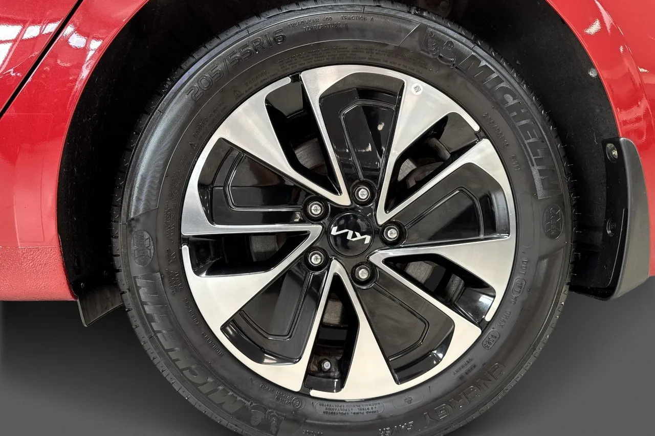 Vehicle image 14
