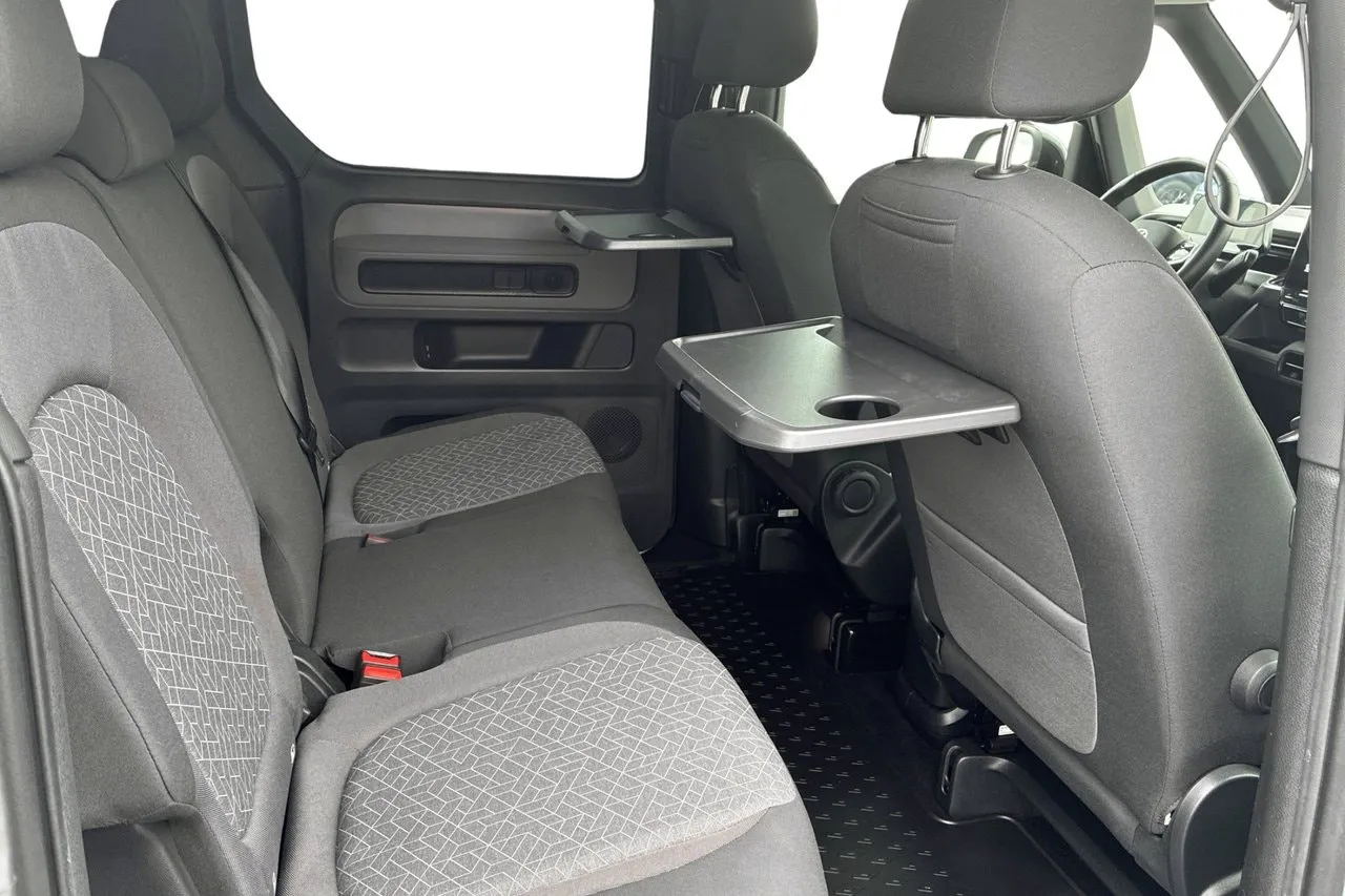 Vehicle image 18