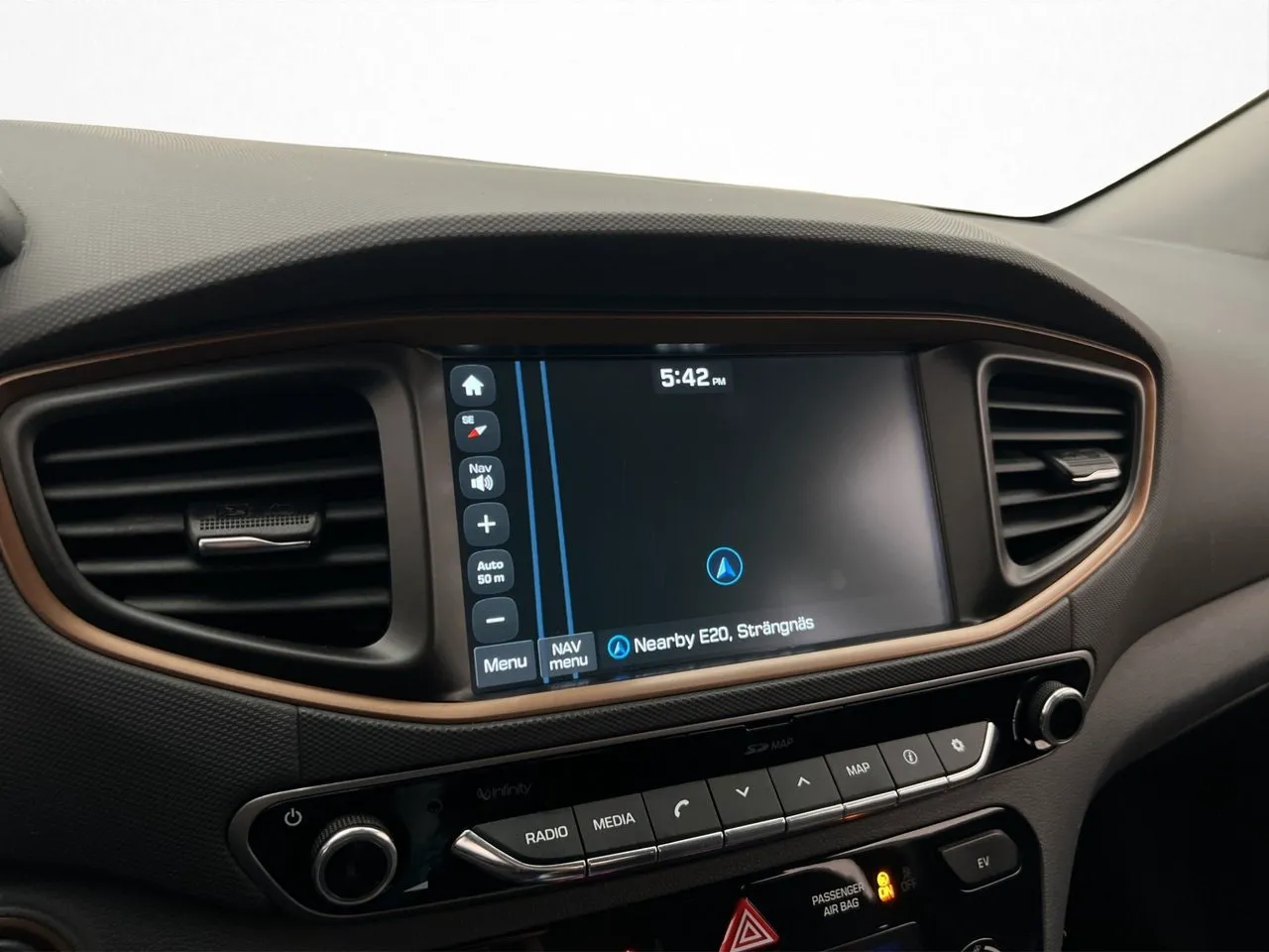 Vehicle image 18