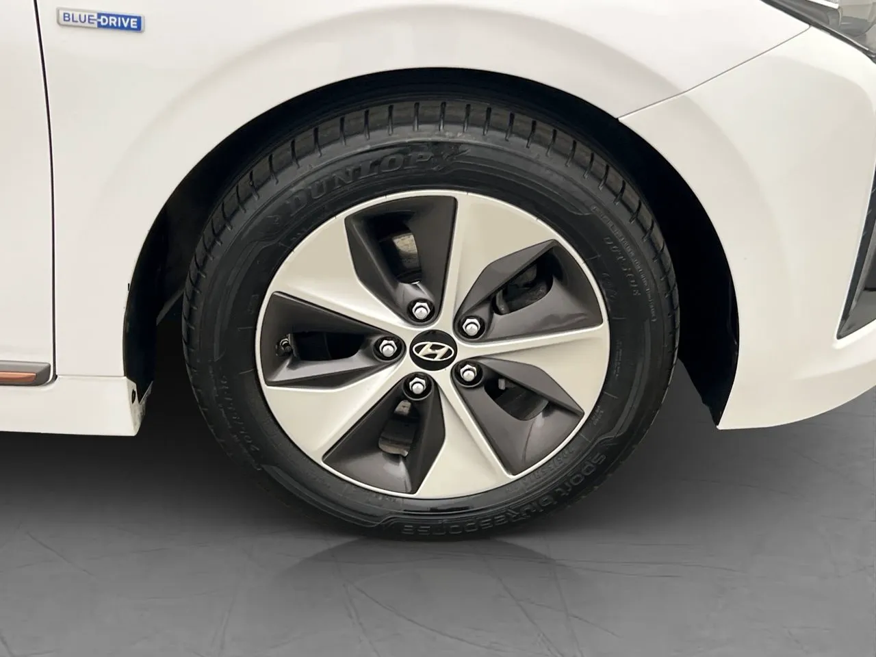 Vehicle image 30