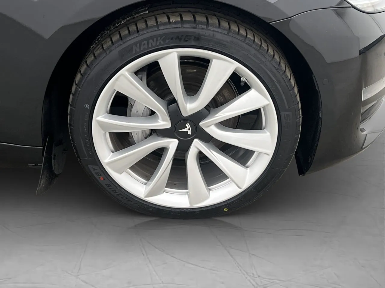 Vehicle image 32