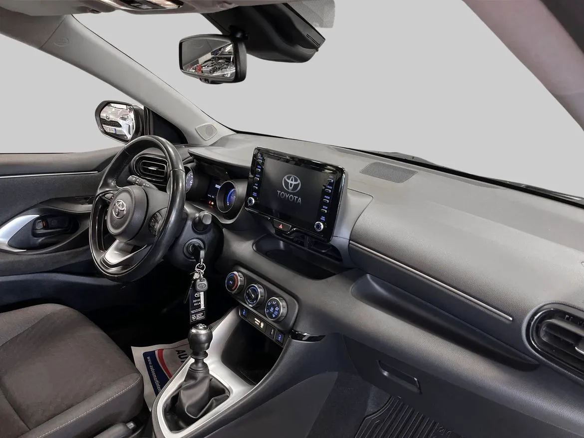 Vehicle image 9