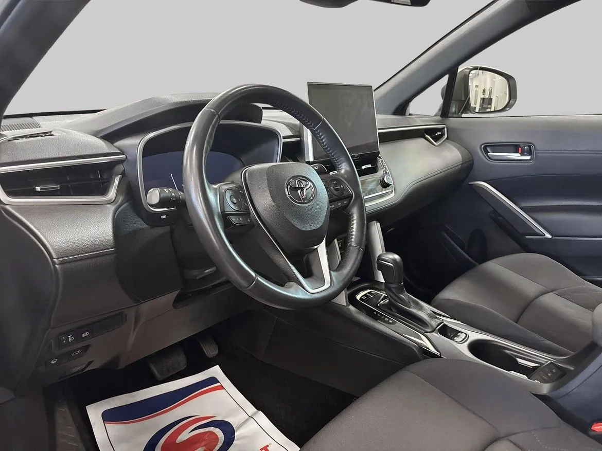 Vehicle image 13
