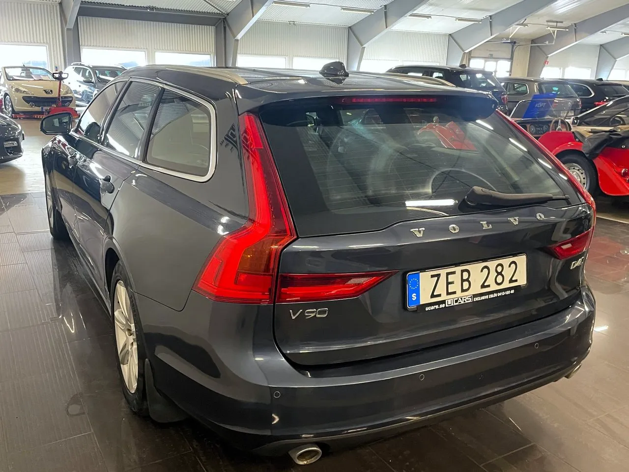 Vehicle image 4