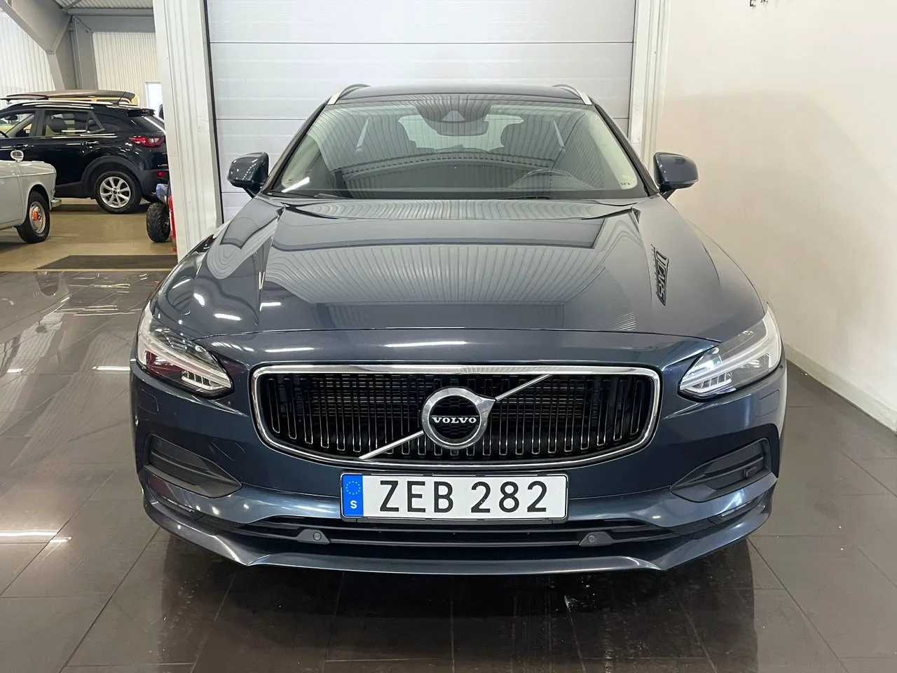 Vehicle image 6