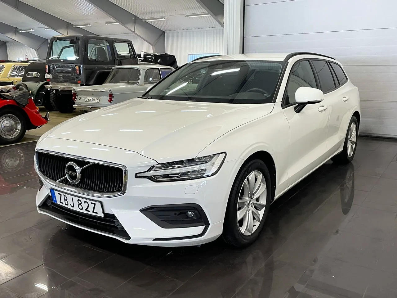 Vehicle image 6