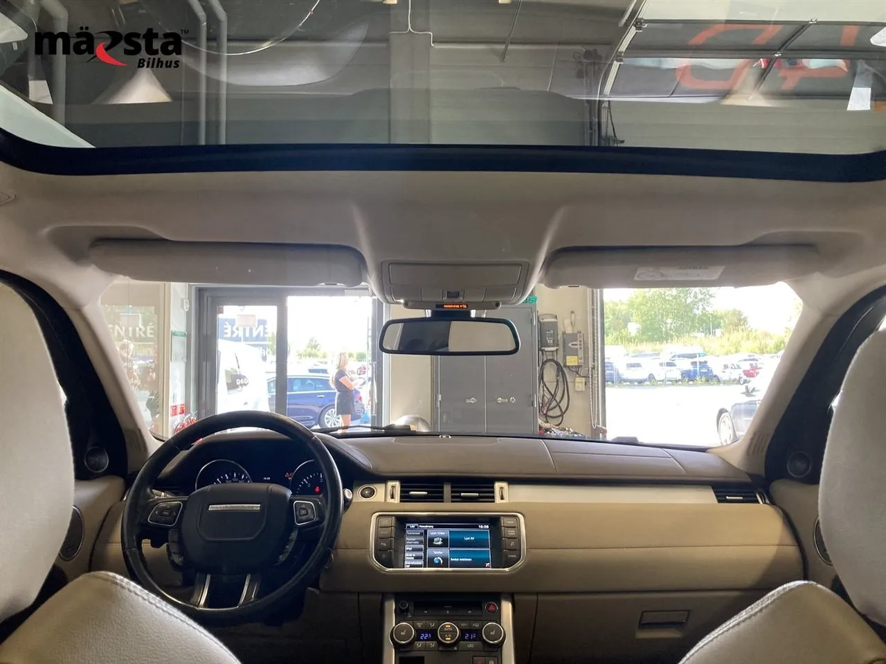 Vehicle image 15
