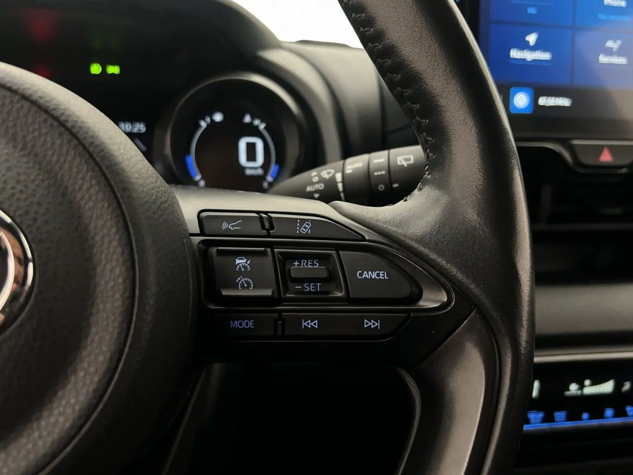 Vehicle image 25