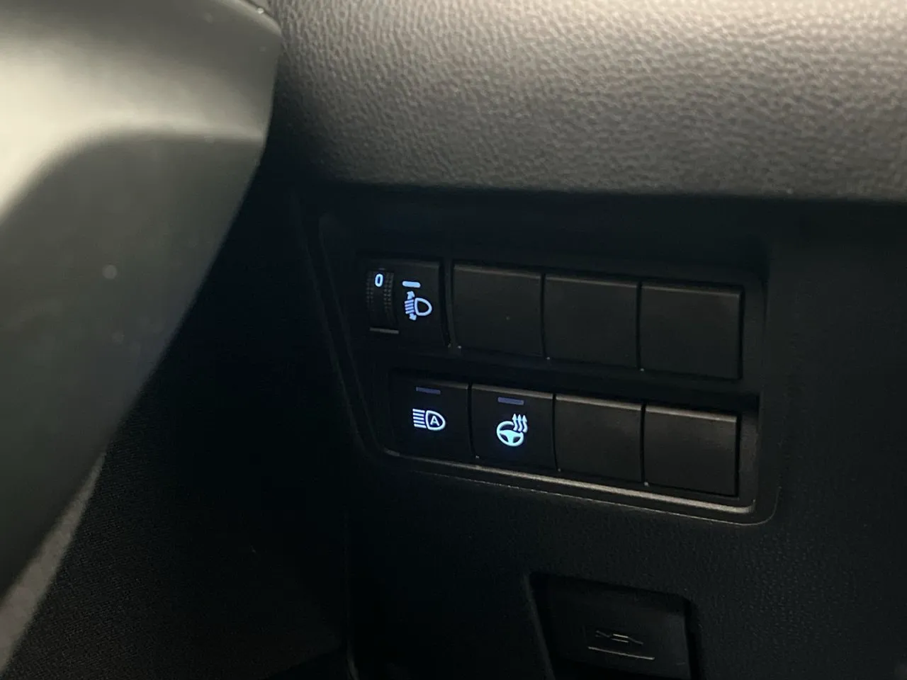 Vehicle image 28