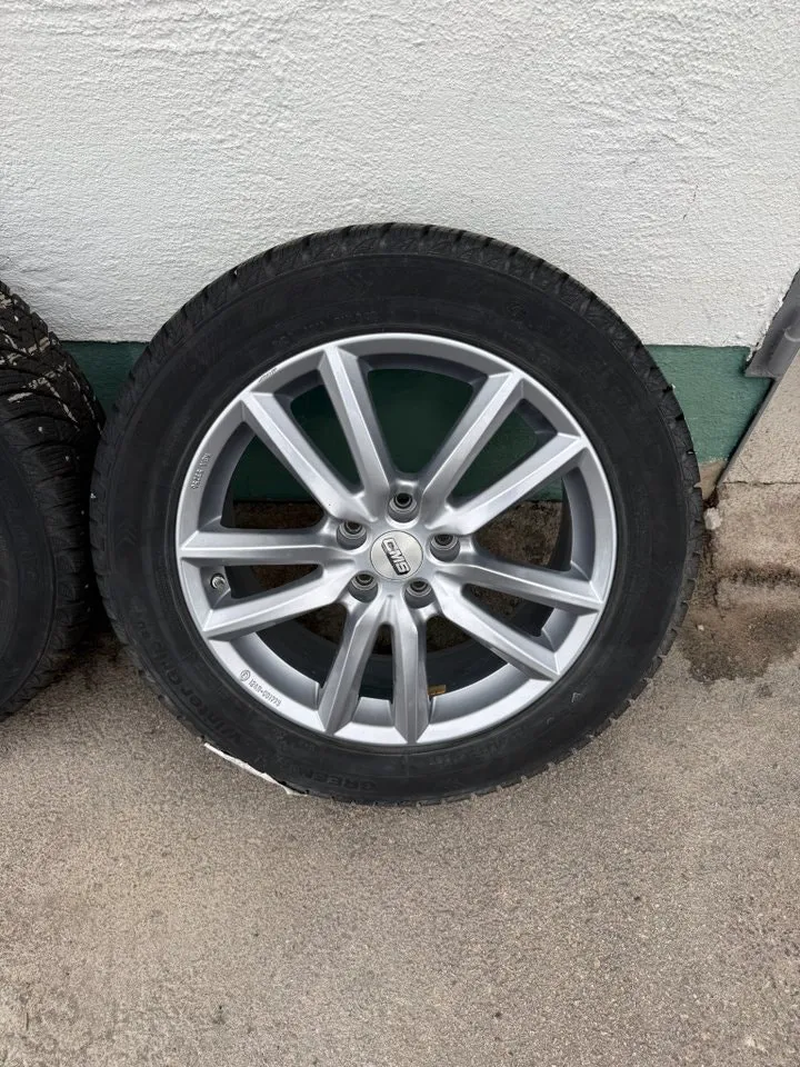 Vehicle image 24