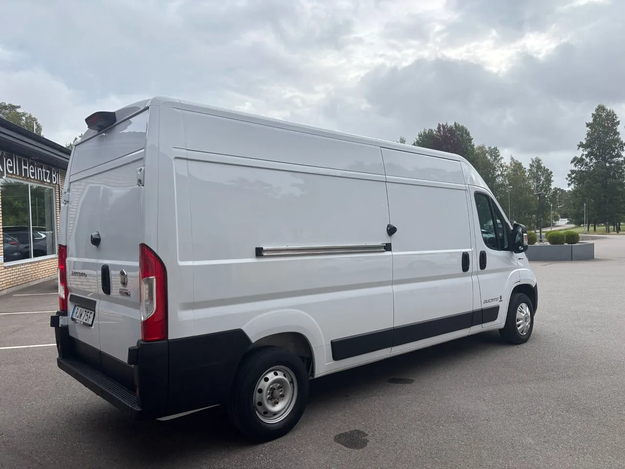 Vehicle image 4