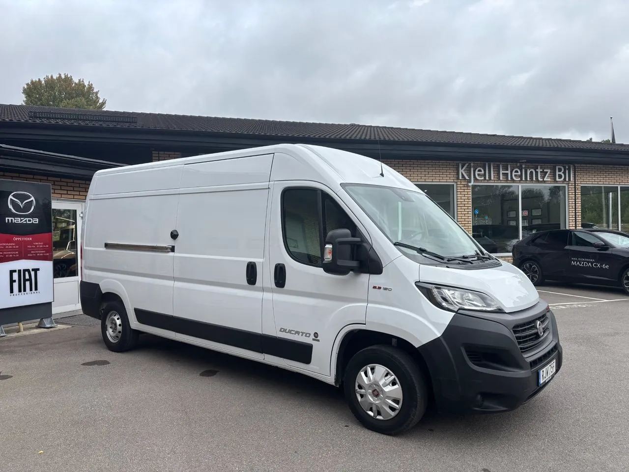 Vehicle image 6