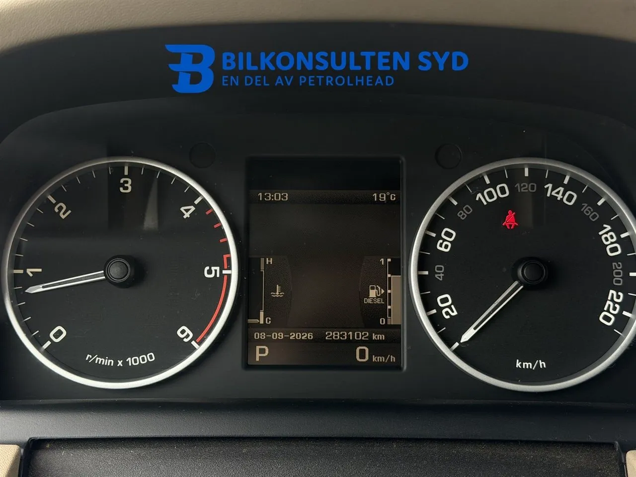 Vehicle image 14