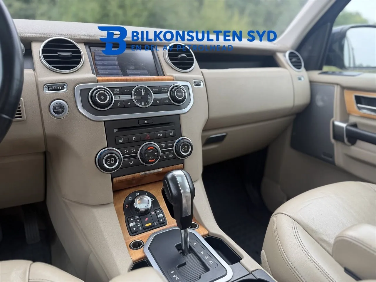 Vehicle image 16