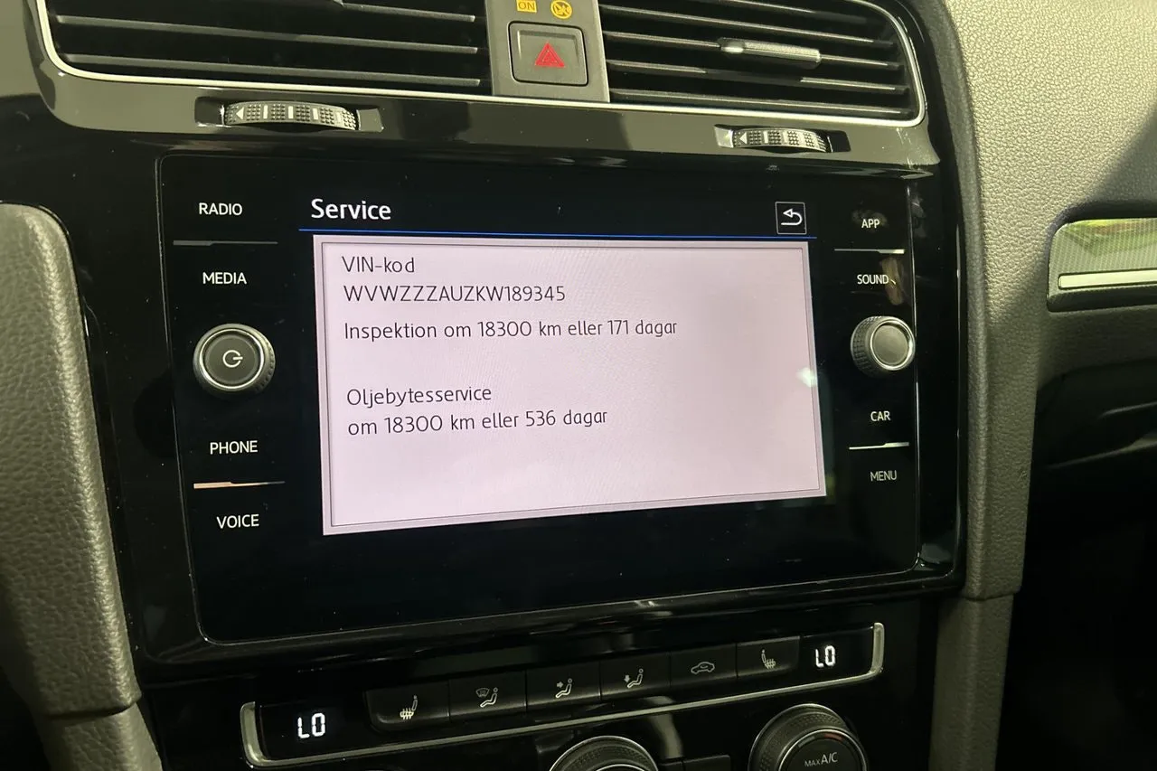 Vehicle image 26