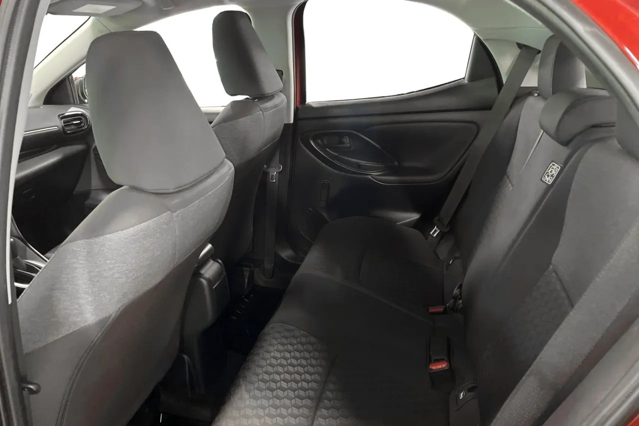 Vehicle image 15