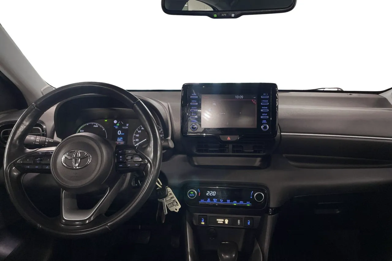 Vehicle image 10