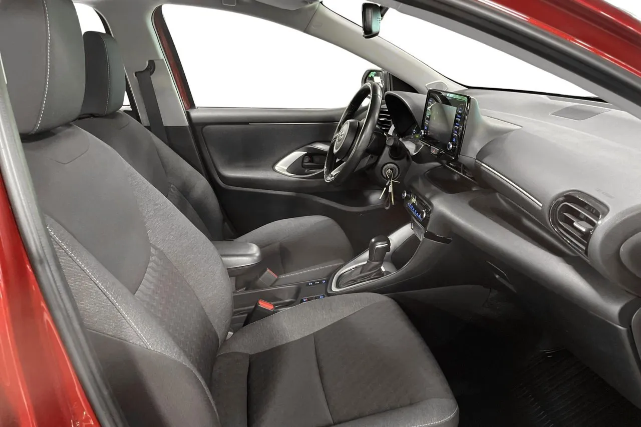 Vehicle image 13