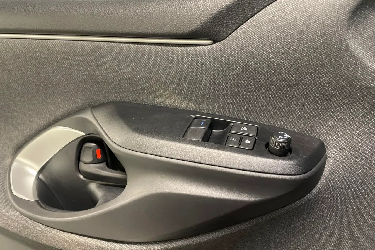 Vehicle image 24