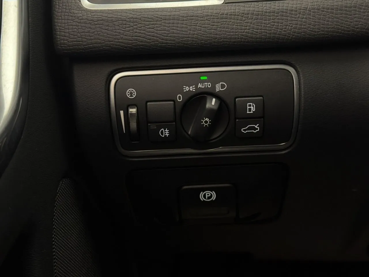Vehicle image 26