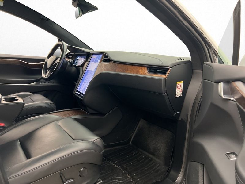 Tesla Model X bild 30