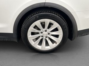 Tesla Model X bild 35