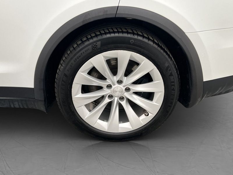 Tesla Model X bild 35