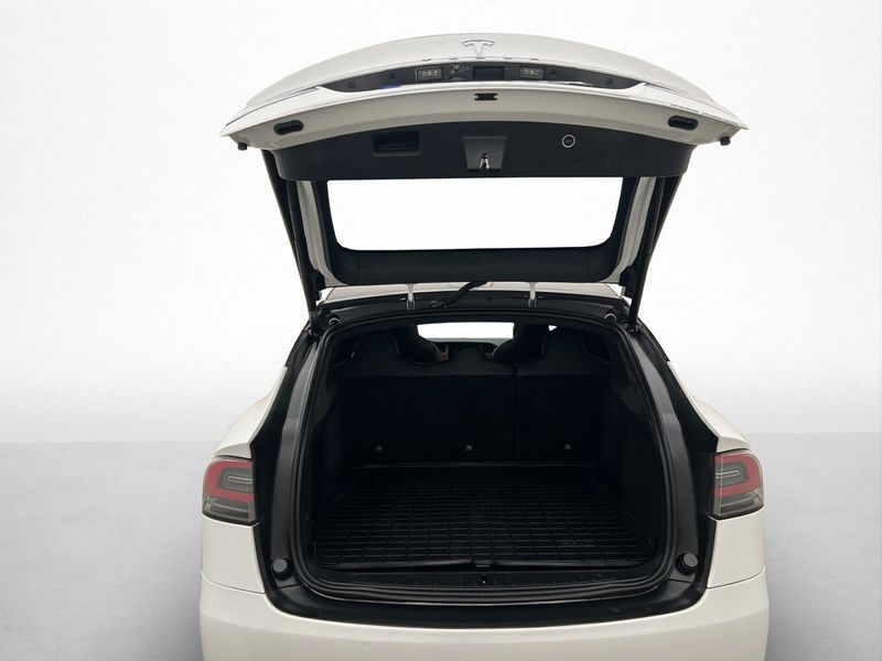 Tesla Model X bild 33