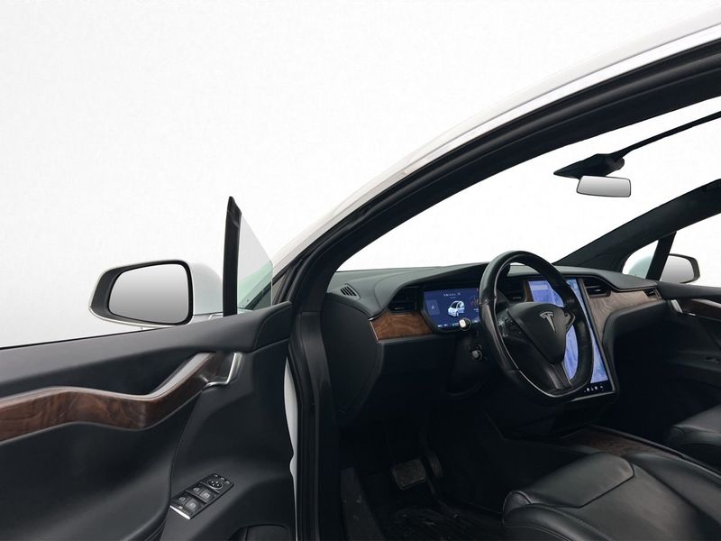 Tesla Model X bild 11