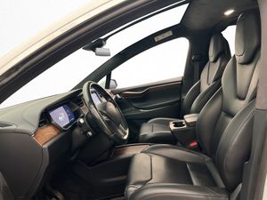 Tesla Model X bild 12