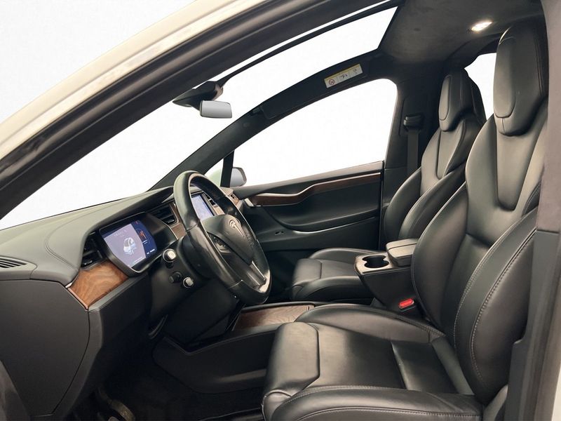 Tesla Model X bild 12