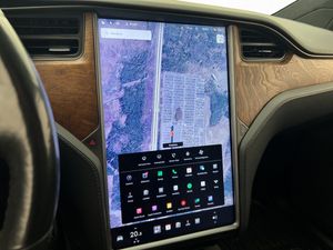 Tesla Model X bild 22