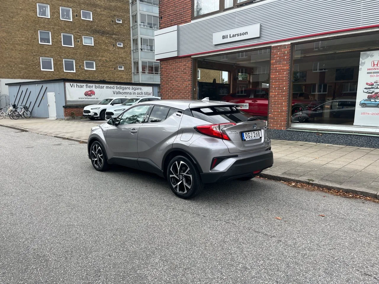 Vehicle image 3