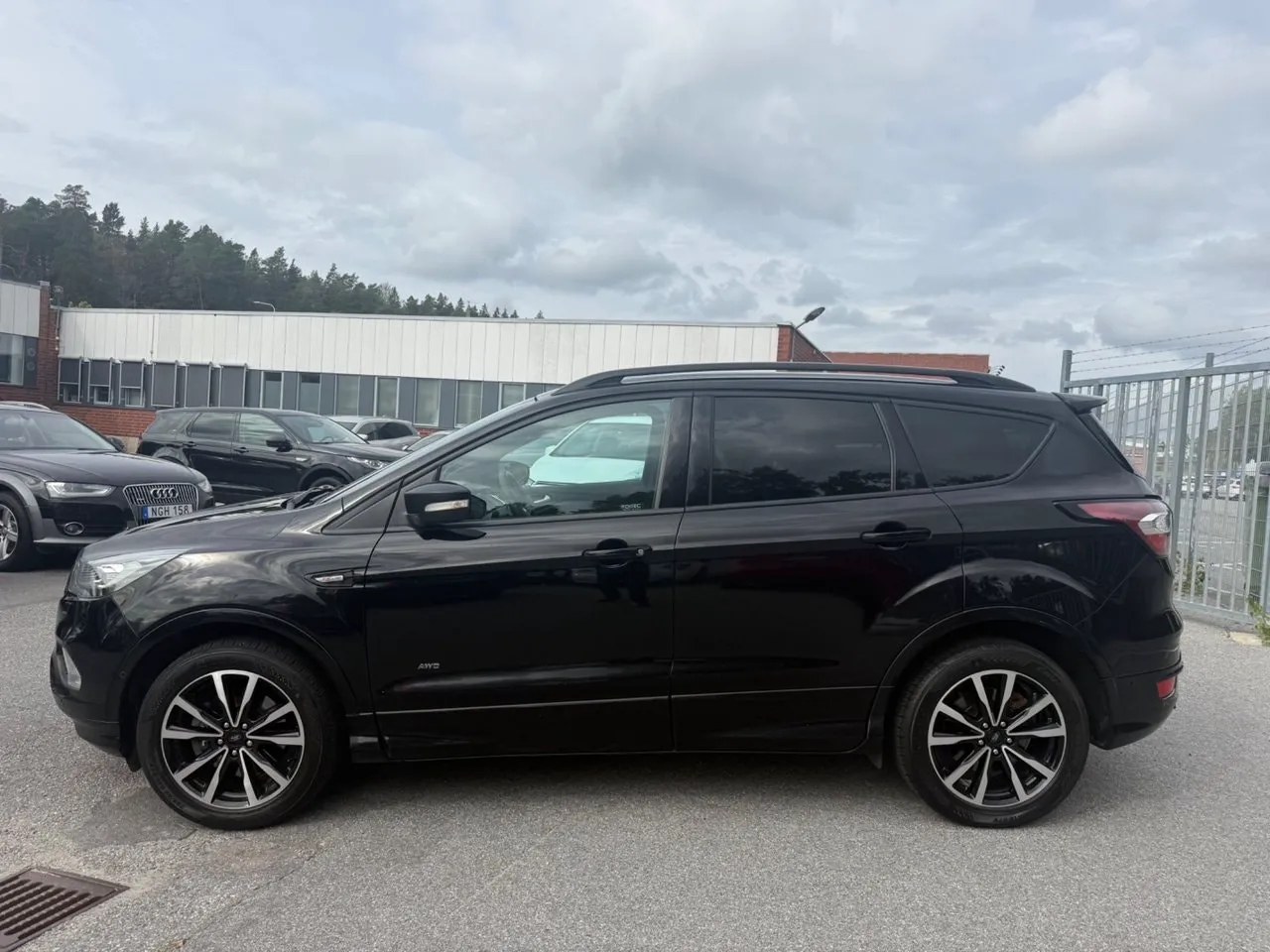 Vehicle image 3