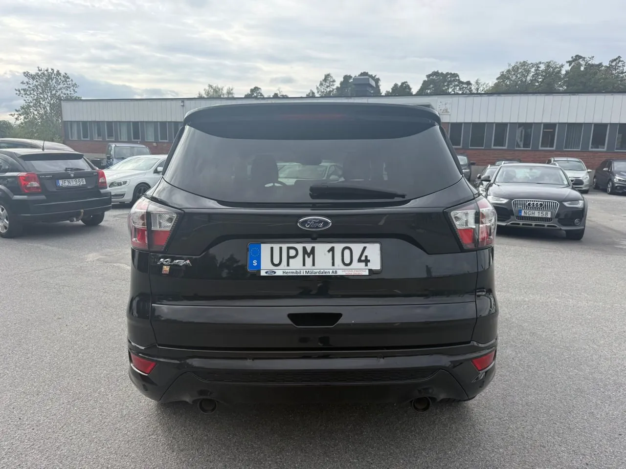 Vehicle image 6