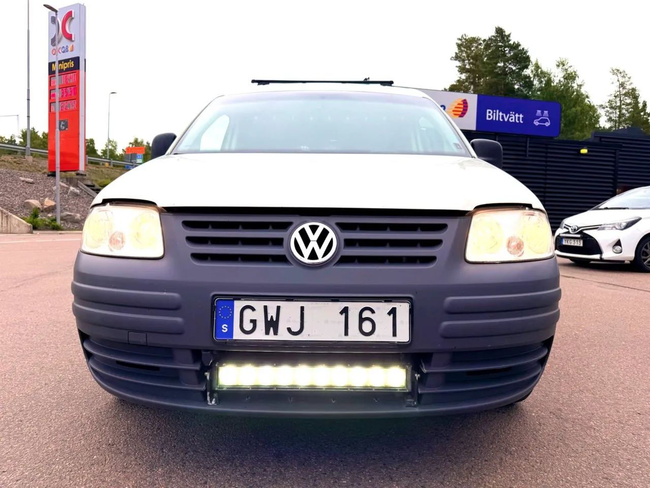 Vehicle image 6