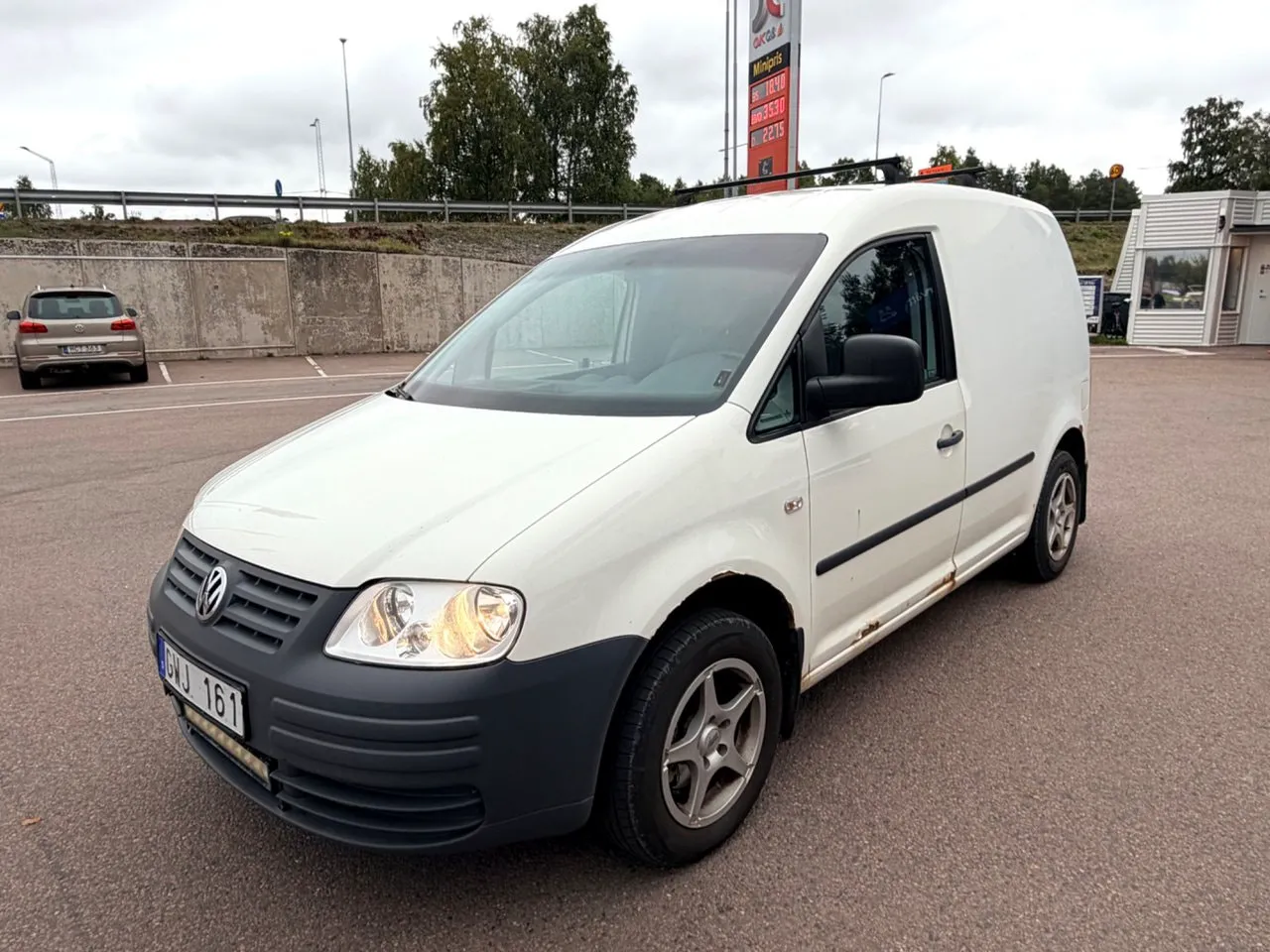 Vehicle image 10