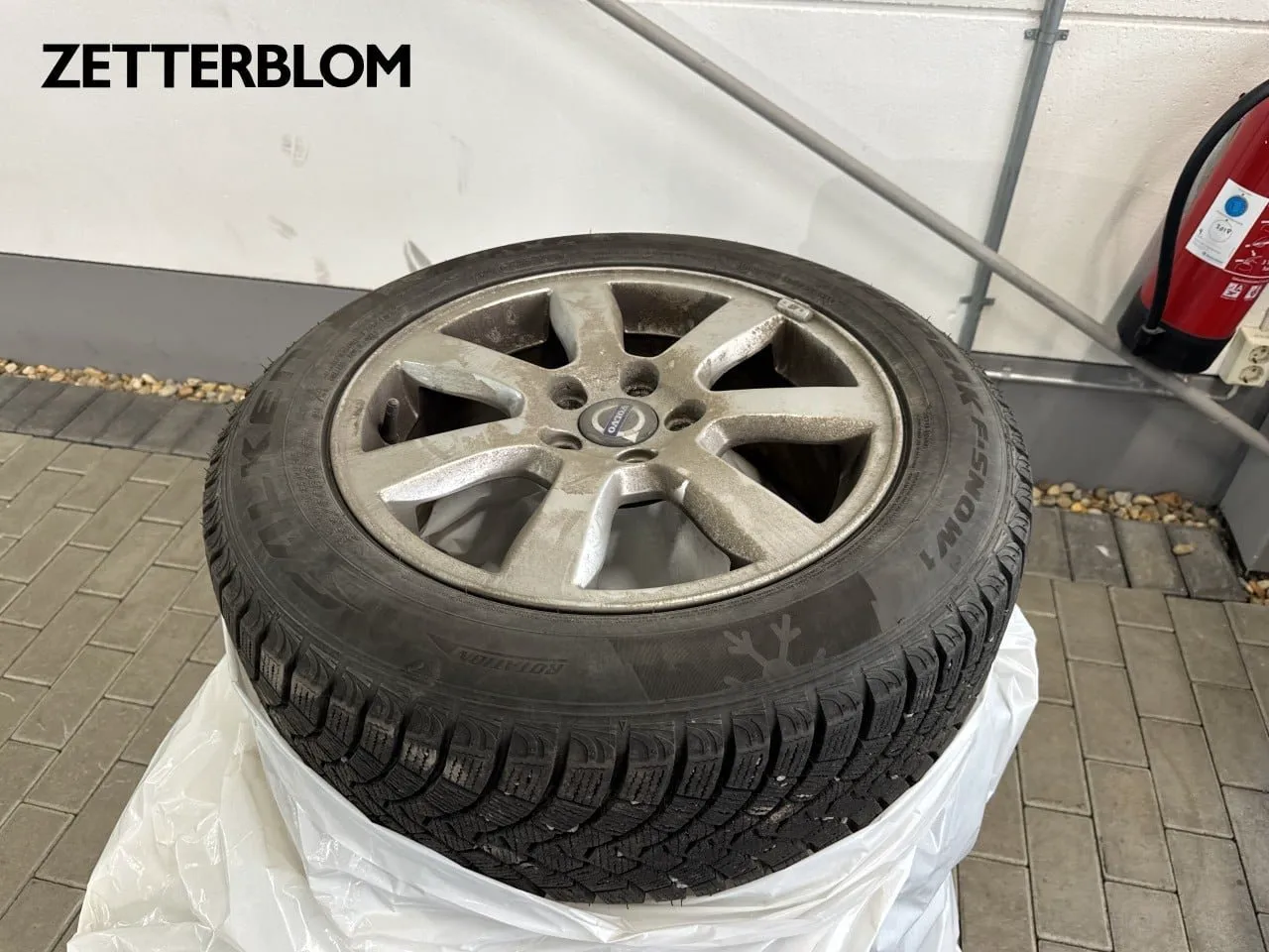 Vehicle image 14