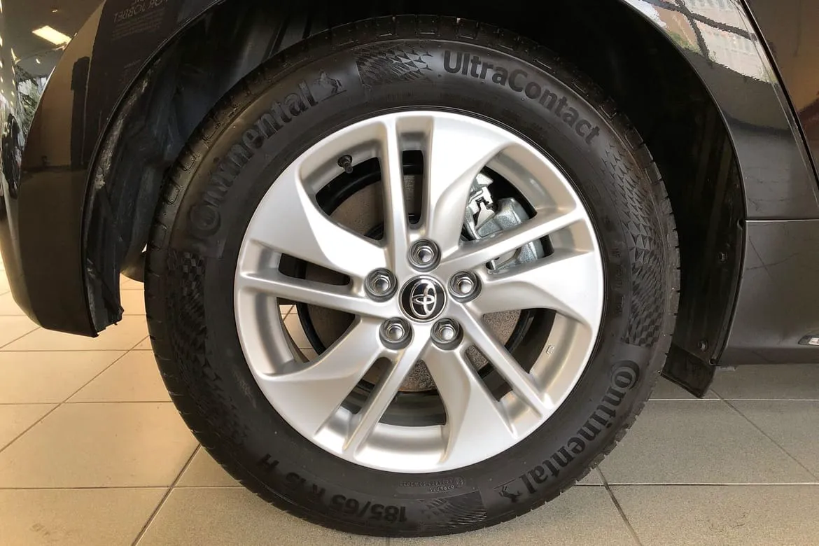 Vehicle image 16