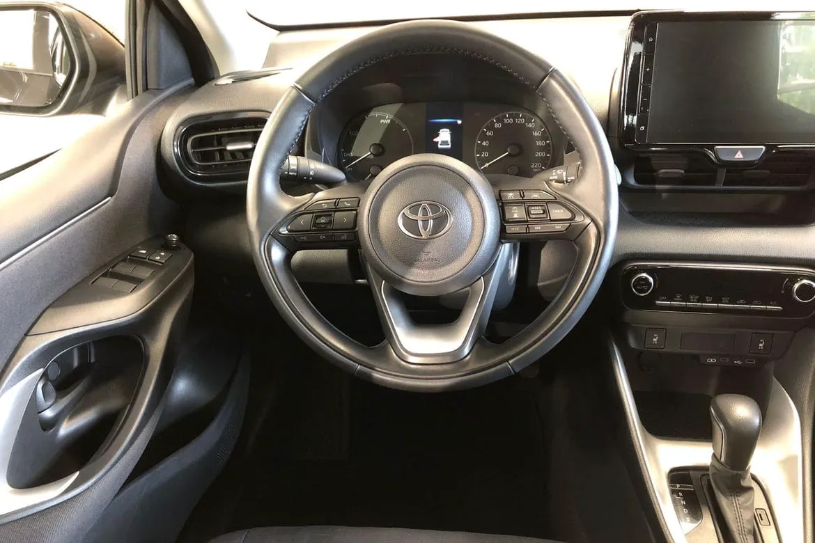 Vehicle image 10